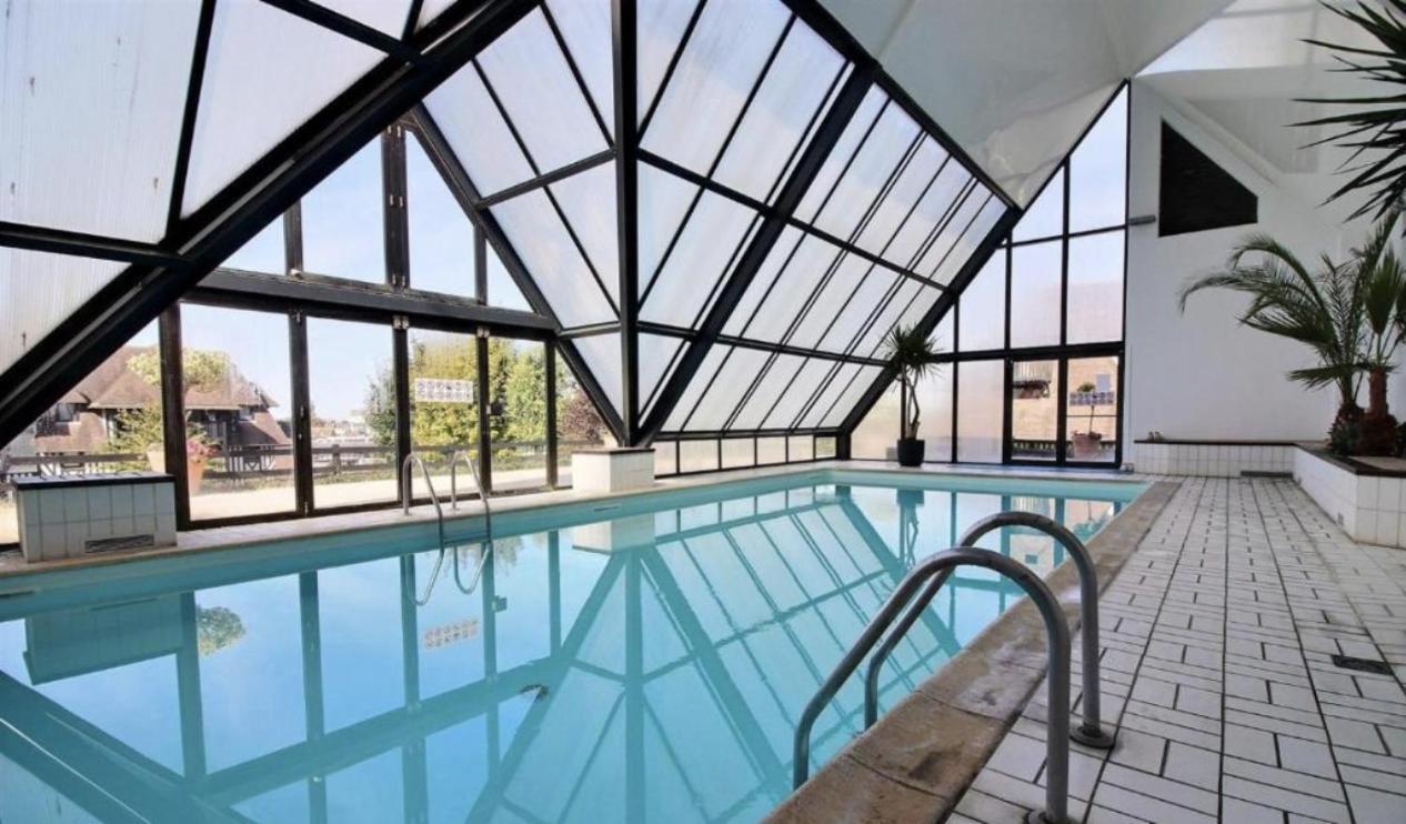 L'Hippique C.L.S Deauville Buitenkant foto